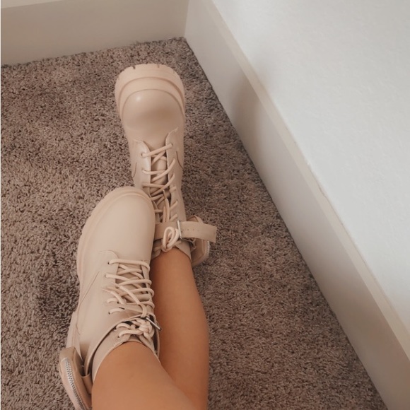 NWOT beige boots - Picture 7 of 7